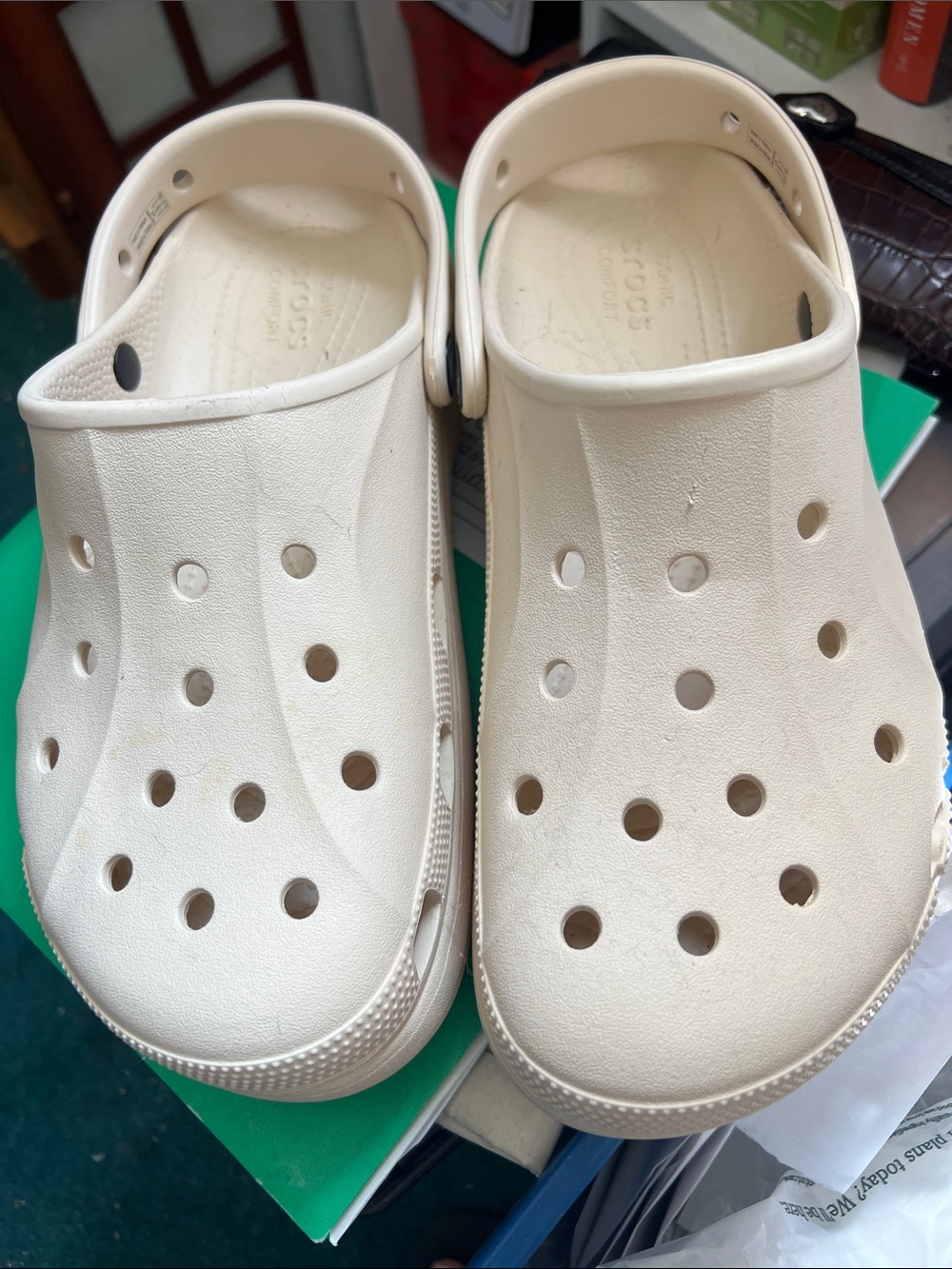 CROCS Classic Clog in Cream White